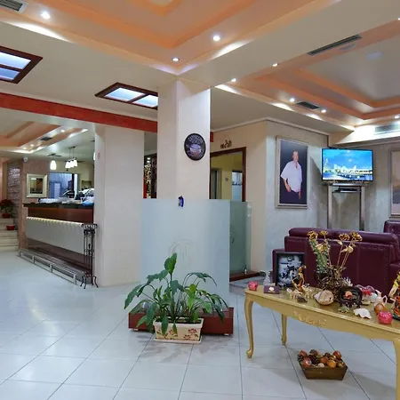 Lindi Σαράντα